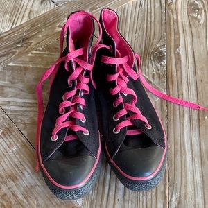 Converse ankle tops size 3 kids in great shape